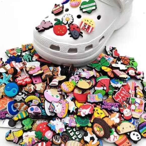 CROC CHARMS 5pc only $5  💕💕💕🎊🎊🎊 - Picture 1 of 1